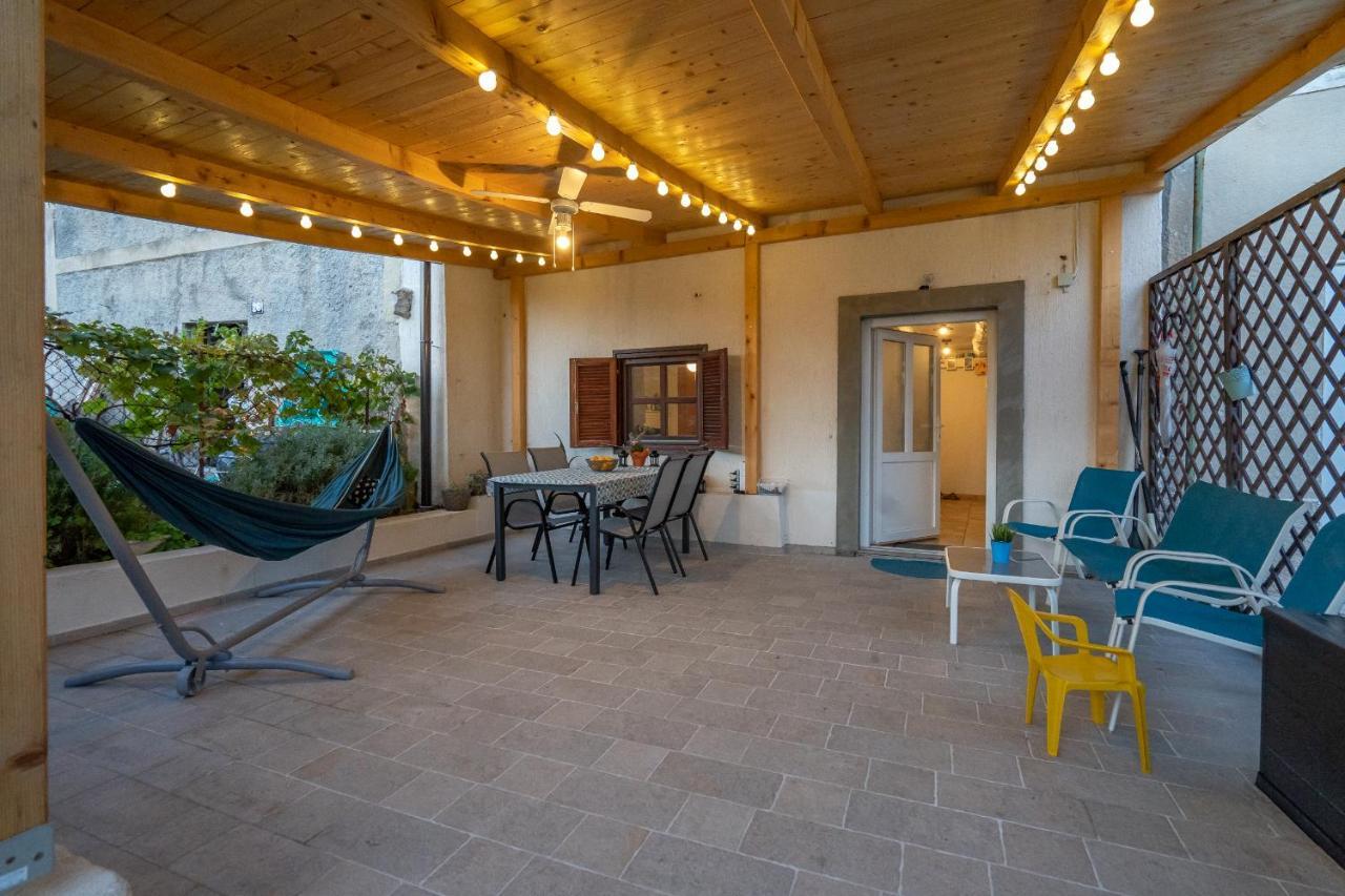 Holiday House Nova Stara Baska Luaran gambar