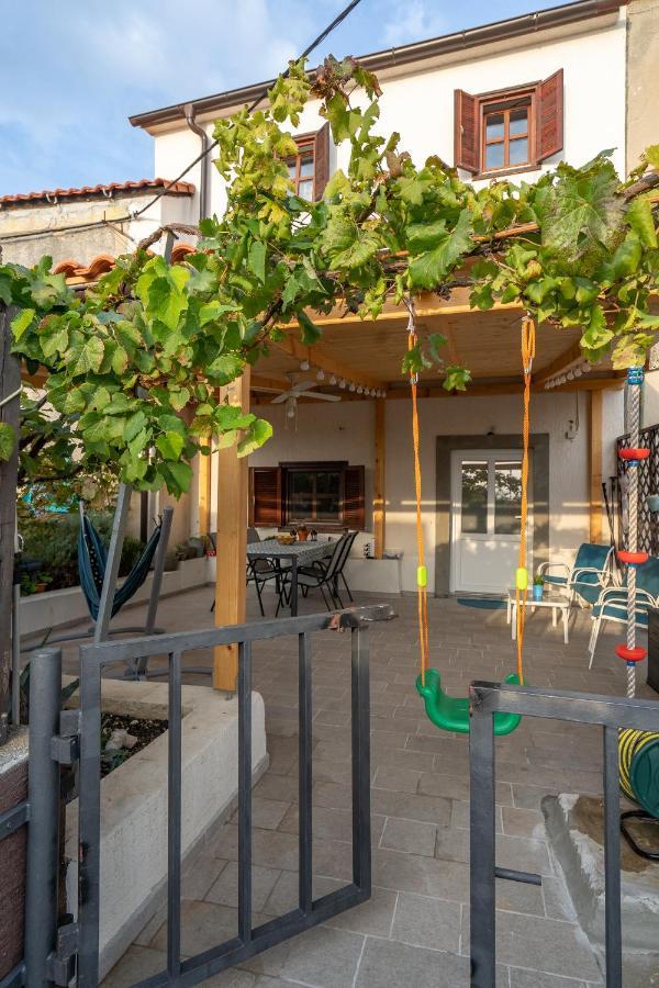 Holiday House Nova Stara Baska Luaran gambar