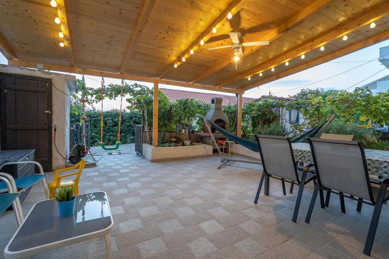 Holiday House Nova Stara Baska Luaran gambar